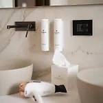 Park Penthouse & Pool - Heated Pool -