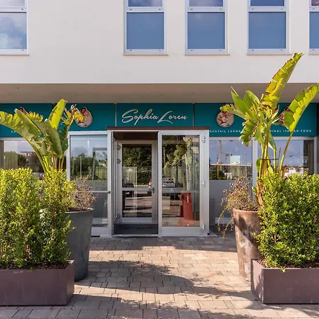 Couette-café Park Penthouse & Pool - Heated Pool -
