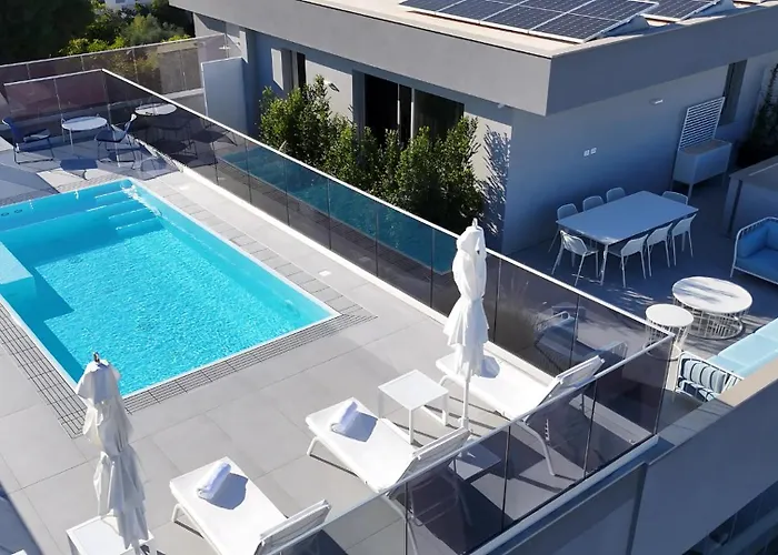 Park Penthouse & Pool - Heated Pool - 巴里