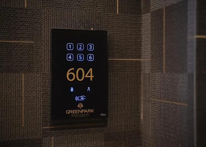 Park Penthouse & Pool - Heated Pool - 巴里