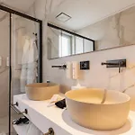 Park Penthouse & Pool - Heated Pool -