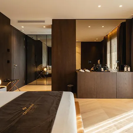 Park Penthouse & Pool - Heated Pool -