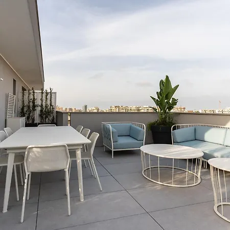 Park Penthouse & Pool - Heated Pool - 4* 바리