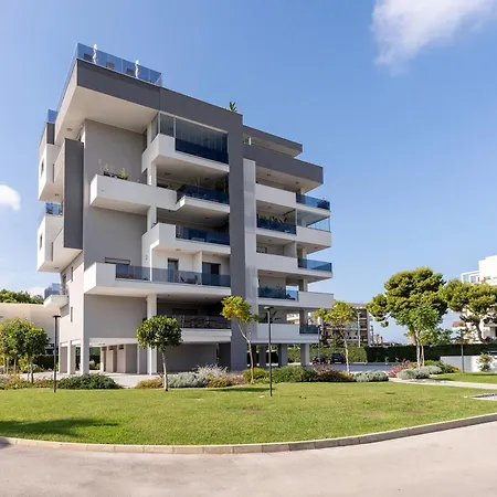 Park Penthouse & Pool - Heated Pool - 4* Bari