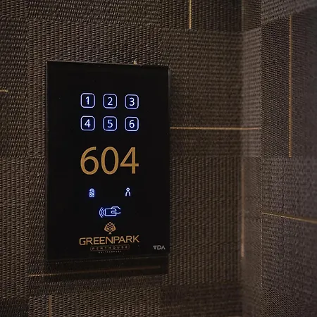 Park Penthouse & Pool - Heated Pool - Bari