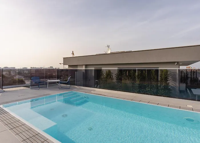 Park Penthouse & Pool - Heated Pool - Bed and breakfast 4*