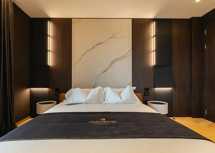 Park Penthouse & Pool - Heated Pool - 4* Bari