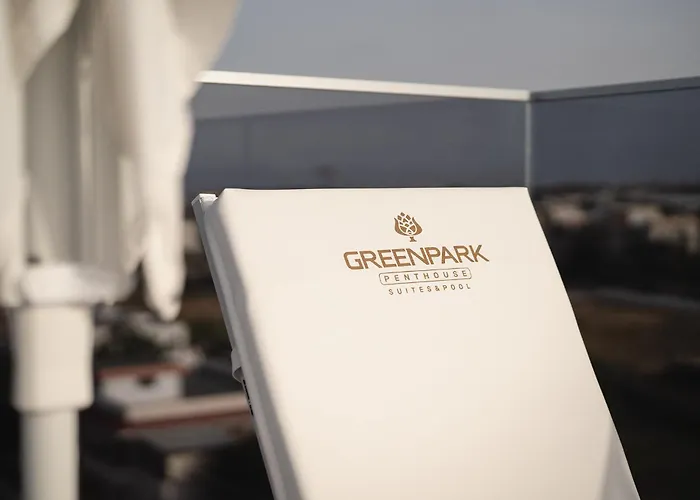 Park Penthouse & Pool - Heated Pool - Bed and breakfast