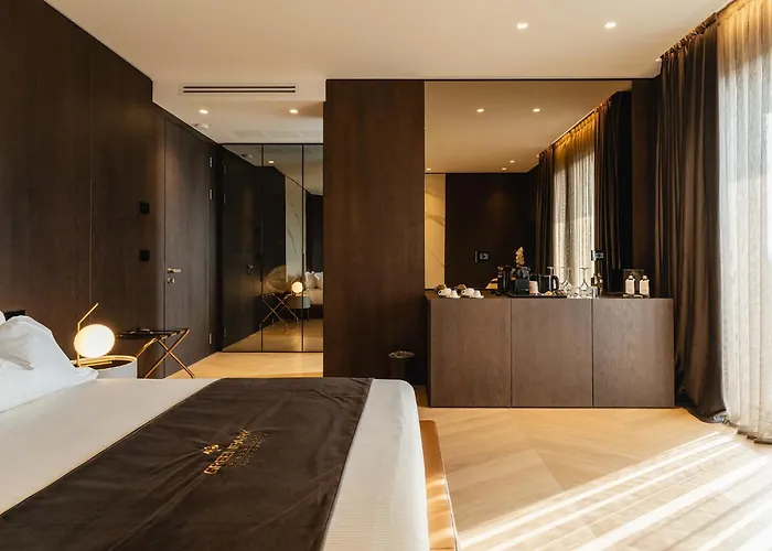 Park Penthouse & Pool - Heated Pool -