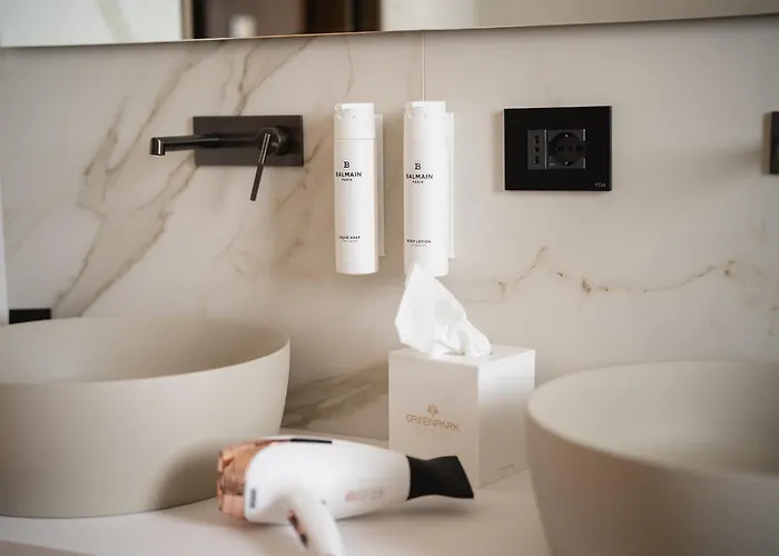 Park Penthouse & Pool - Heated Pool -