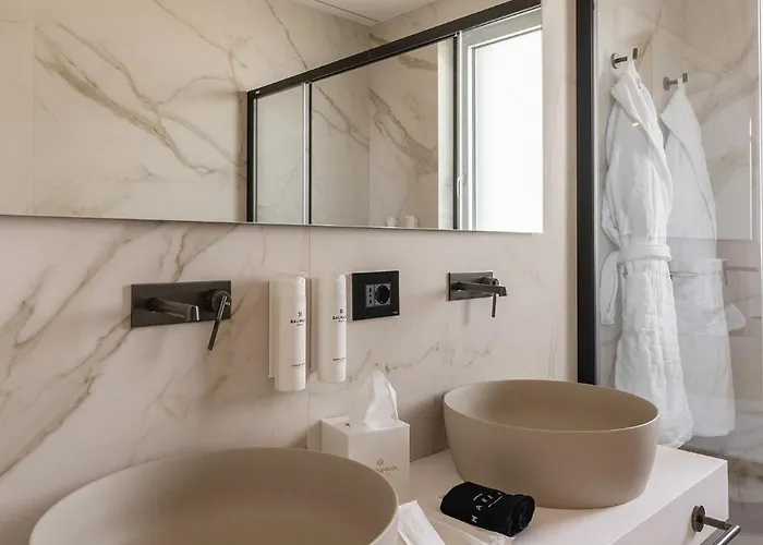 Park Penthouse & Pool - Heated Pool - Bed and breakfast