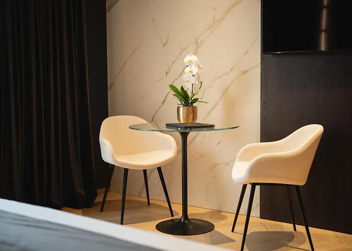 Park Penthouse & Pool - Heated Pool - Bed and breakfast 4*