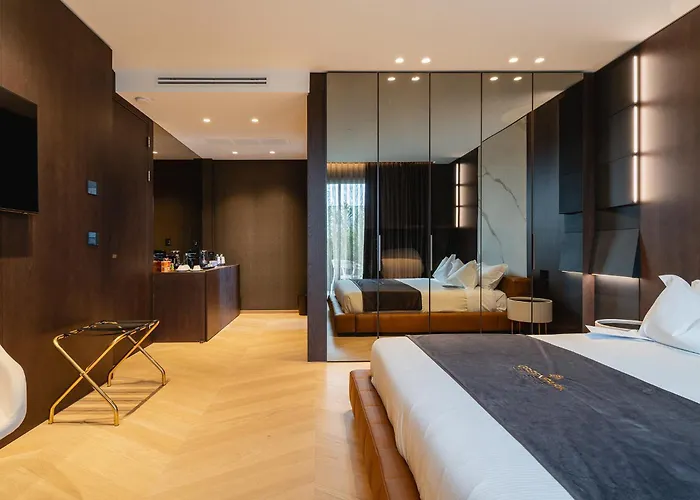 Park Penthouse & Pool - Heated Pool - Bari