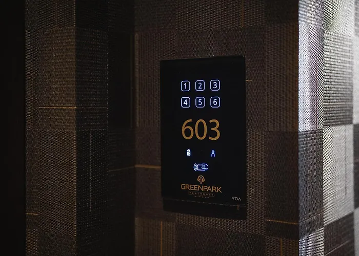 Park Penthouse & Pool - Heated Pool - 4* バーリ
