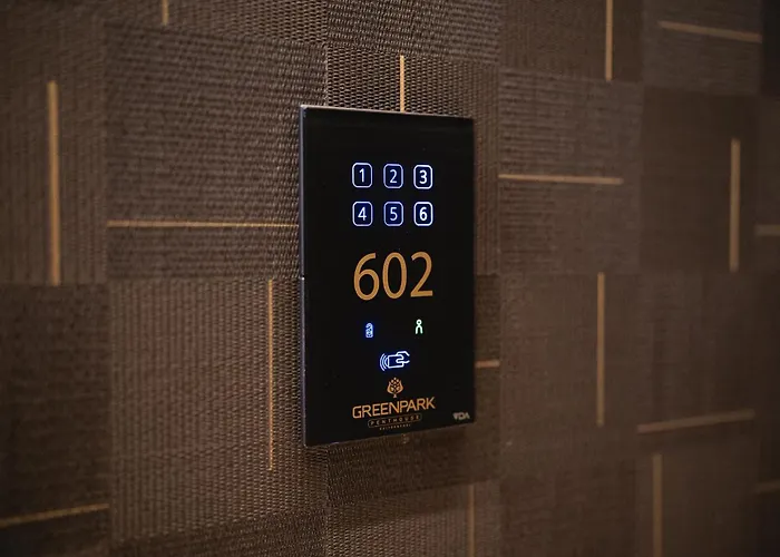 Park Penthouse & Pool - Heated Pool - Bed and breakfast 4*